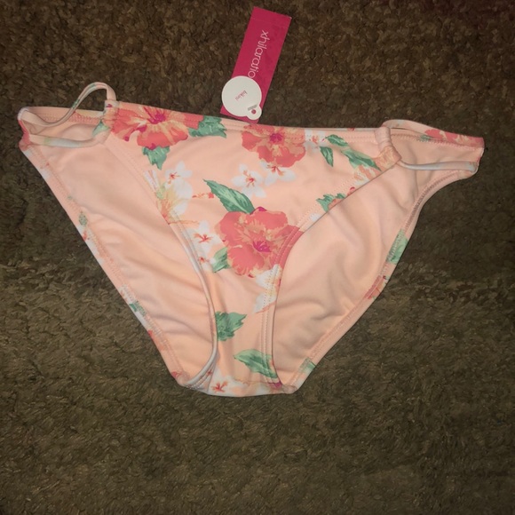 Pink floral bikini set - Picture 4 of 5